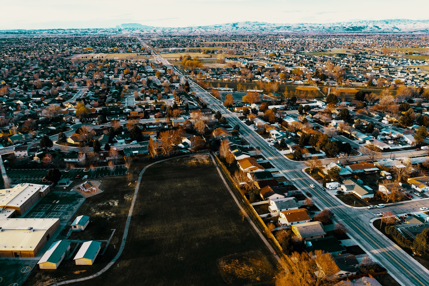 Boise neighborhoods with the foothills on the horizon